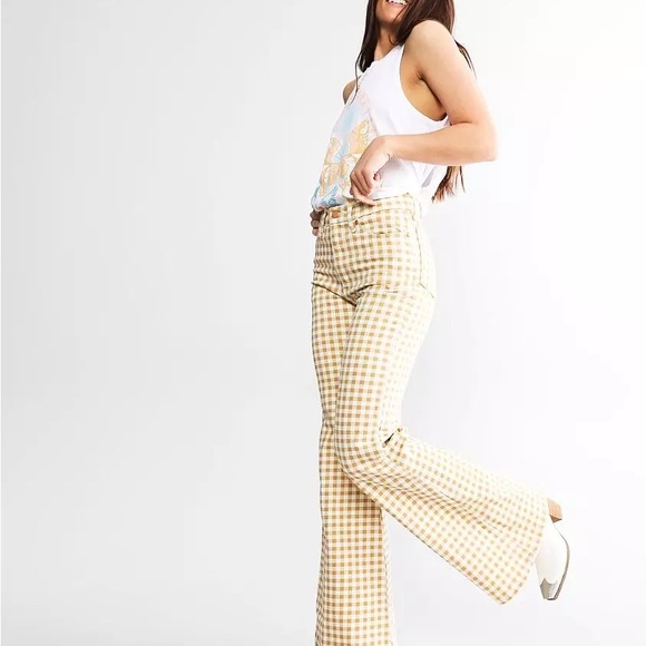 NWT✨Wanderer High Rise Flare Jean - Picture 2 of 5